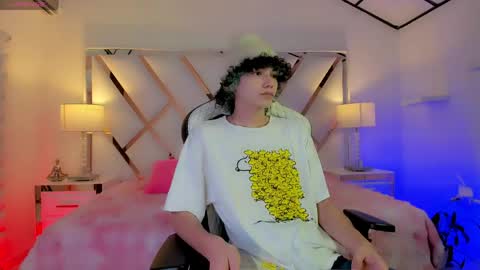 thanier_18 online show from April 12, 7:19 pm