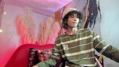 Snapshot of thanier_18 chatting on June 2, 3:41 am thanier_18 online show from June 2, 3:41 am
