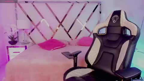Snapshot of thanier_18 chatting on June 12, 8:41 pm thanier_18 online show from June 12, 8:41 pm