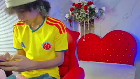 Snapshot of thanier_18 chatting on June 17, 7:48 pm thanier_18 online show from June 17, 7:48 pm
