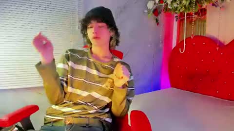 Snapshot of thanier_18 chatting on June 19, 6:45 pm thanier_18 online show from June 19, 6:45 pm