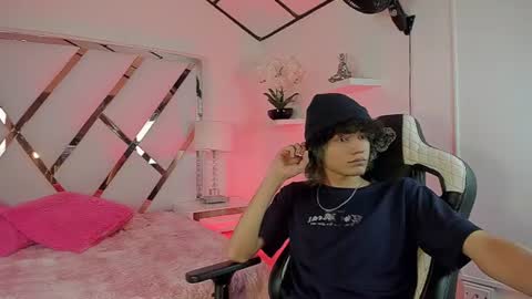 Snapshot of thanier_18 chatting on July 9, 3:21 am thanier_18 online show from July 9, 3:21 am