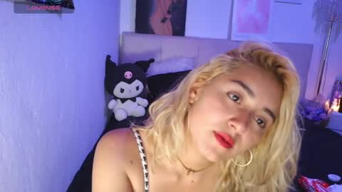 Snapshot of thatgirl2003 chatting on May 11, 10:32 am online show from May 11, 10:32 am