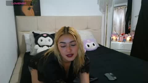 Snapshot of thatgirl2003 chatting on June 4, 12:00 pm online show from June 4, 12:00 pm