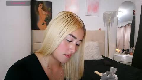 Snapshot of thatgirl2003 chatting on June 8, 8:42 pm online show from June 8, 8:42 pm