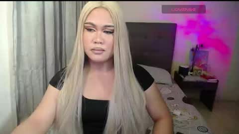 NOEY online show from March 1, 12:45 pm