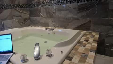 Snapshot of thatguyfromx chatting on February 13, 11:34 pm That guy follow on X online show from February 13, 11:34 pm