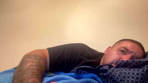 Snapshot of thatguymichael93 chatting on October 25, 5:59 am thatguymichael93 online show from October 25, 5:59 am