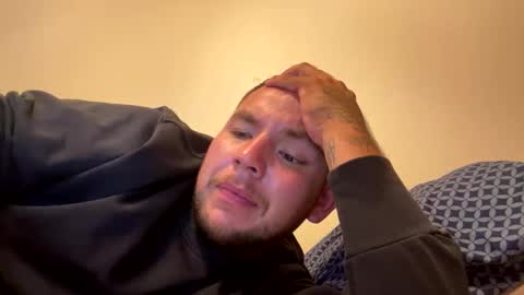 Snapshot of thatguymichael93 chatting on October 26, 8:31 am thatguymichael93 online show from October 26, 8:31 am