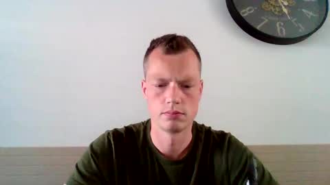 Snapshot of the___rocky200 chatting on June 1, 8:27 am Dennis online show from June 1, 8:27 am