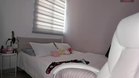 nina mirley online show from September 24, 1:47 pm