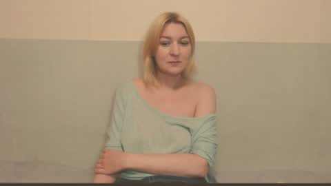 Snapshot of the_basic_instinctt chatting on June 15, 10:12 pm Eva online show from June 15, 10:12 pm