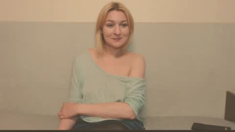 Snapshot of the_basic_instinctt chatting on June 18, 10:14 pm Eva online show from June 18, 10:14 pm