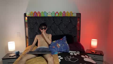 Snapshot of the_boys02 chatting on April 5, 9:12 pm the_boys02 online show from April 5, 9:12 pm