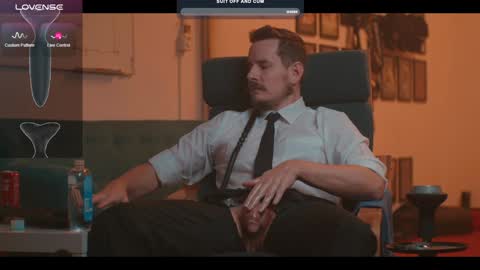 Snapshot of the_dilf chatting on December 28, 2:32 pm The DILF -  online show from December 28, 2:32 pm