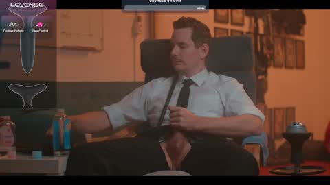 Snapshot of the_dilf chatting on January 12, 7:10 pm The DILF -  online show from January 12, 7:10 pm