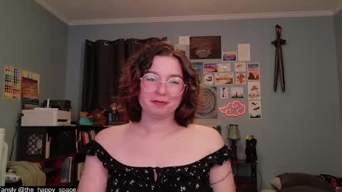 Snapshot of the_happy_space chatting on May 4, 12:39 am MATERNITY LEAVE online show from May 4, 12:39 am