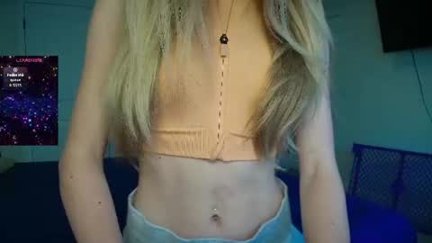 Snapshot of the_hotties chatting on July 14, 8:36 pm the_hotties online show from July 14, 8:36 pm