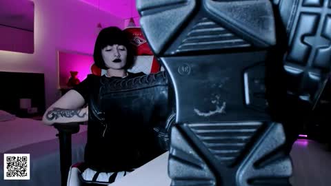 Snapshot of the_inamorata chatting on October 6, 9:23 pm Goddess Misha online show from October 6, 9:23 pm