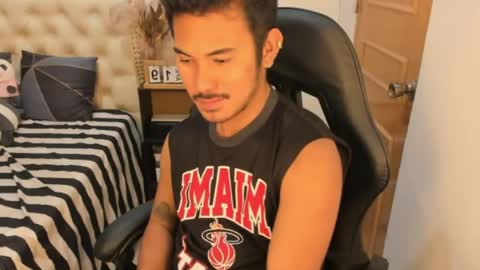 Snapshot of the_killian_jones chatting on April 25, 1:14 pm ken online show from April 25, 1:14 pm