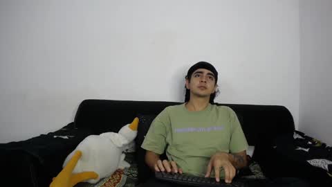 Snapshot of the_r00m chatting on September 22, 4:31 pm Jaime  Angela online show from September 22, 4:31 pm