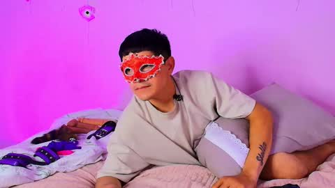 Snapshot of the_toxic_duo chatting on December 17, 11:44 pm The toxic duo online show from December 17, 11:44 pm