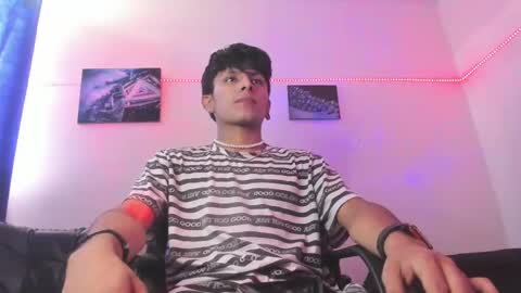 Snapshot of the_weed_guys chatting on December 1, 5:02 pm Danny online show from December 1, 5:02 pm