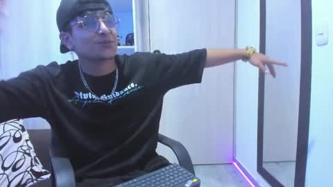 Snapshot of the_weed_guys chatting on September 20, 4:02 am Danny online show from September 20, 4:02 am