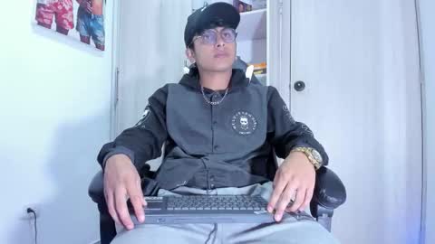 Snapshot of the_weed_guys chatting on October 4, 3:37 am Danny online show from October 4, 3:37 am