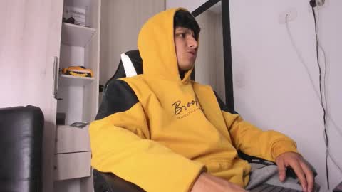 Snapshot of the_weed_guys chatting on October 12, 6:12 am Danny online show from October 12, 6:12 am