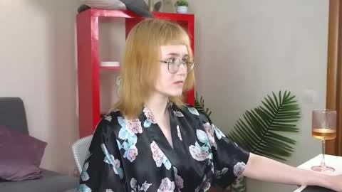 thea_quill online show from May 1, 5:17 pm