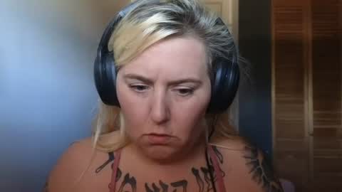 Snapshot of theauroramae chatting on June 14, 8:11 pm theauroramae - online show from June 14, 8:11 pm