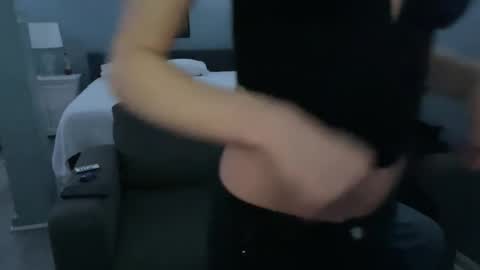 Snapshot of theauroravee chatting on April 1, 5:52 am theauroravee online show from April 1, 5:52 am