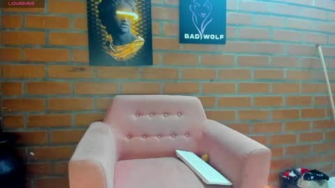 thebadwolf818 online show from April 18, 10:08 am