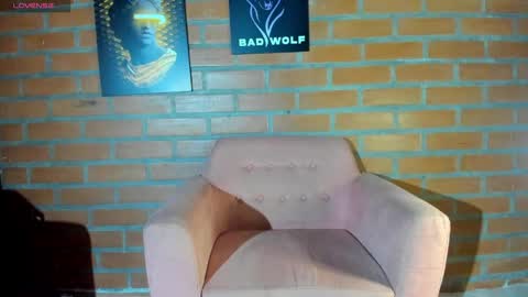 thebadwolf818 online show from April 19, 9:41 am