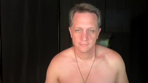 Snapshot of thebatandthecat10 chatting on June 22, 3:25 am ISABELLA or MATT online show from June 22, 3:25 am
