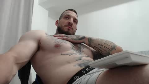 Snapshot of thebestmuscles chatting on October 2, 6:59 pm John online show from October 2, 6:59 pm