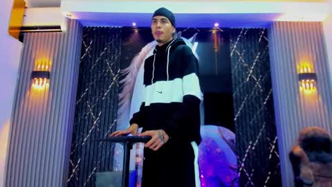 Snapshot of thebigdanni chatting on January 18, 12:53 pm DEAN AND MARY online show from January 18, 12:53 pm