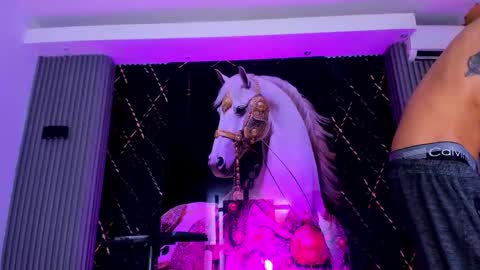 Snapshot of thebigdanni chatting on February 4, 1:17 pm DEAN AND MARY online show from February 4, 1:17 pm