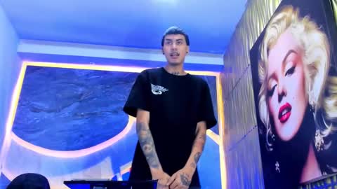 Snapshot of thebigdanni chatting on February 7, 12:31 pm DEAN AND MARY online show from February 7, 12:31 pm