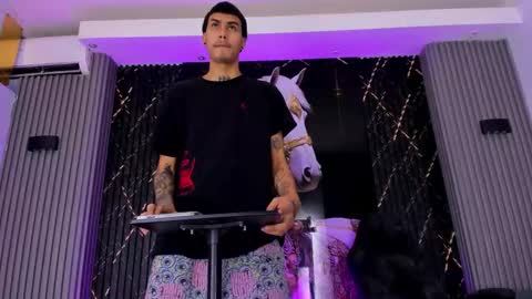 Snapshot of thebigdanni chatting on February 15, 12:25 pm DEAN AND MARY online show from February 15, 12:25 pm