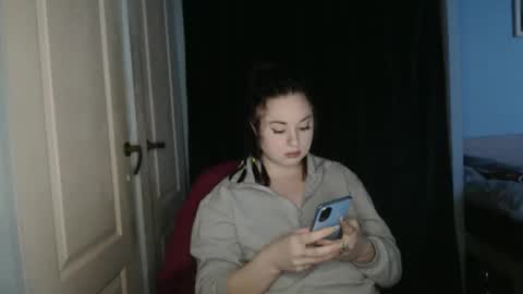 raissa online show from April 8, 6:08 pm