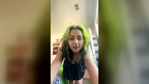 thebrattybelle99 online show from June 12, 9:57 pm