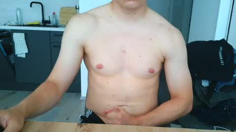 Snapshot of thecuteguy144949 chatting on June 14, 12:29 pm thecuteguy144949 online show from June 14, 12:29 pm