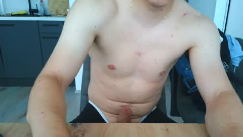 Snapshot of thecuteguy144949 chatting on June 18, 9:14 am thecuteguy144949 online show from June 18, 9:14 am