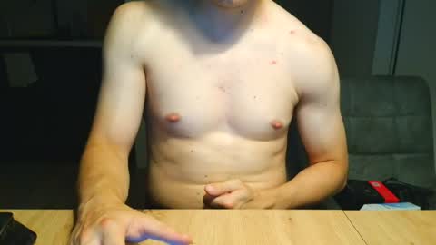 Snapshot of thecuteguy144949 chatting on June 18, 9:30 pm thecuteguy144949 online show from June 18, 9:30 pm