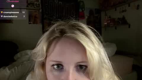Snapshot of thedancingalien chatting on April 24, 4:15 am Kassandra Grant online show from April 24, 4:15 am