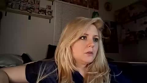 Snapshot of thedancingalien chatting on May 23, 9:24 am Kassandra Grant online show from May 23, 9:24 am
