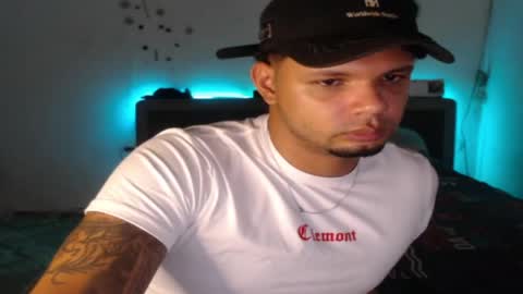 Snapshot of thedav1d04 chatting on May 27, 7:00 pm thedav1d04 online show from May 27, 7:00 pm