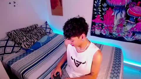 Snapshot of thedoll_ethan chatting on May 29, 9:02 pm ethan online show from May 29, 9:02 pm
